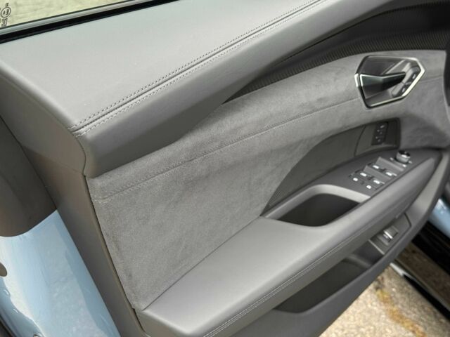 Сірий Ауді Інша, об'ємом двигуна 0 л та пробігом 7 тис. км за 78000 $, фото 15 на Automoto.ua