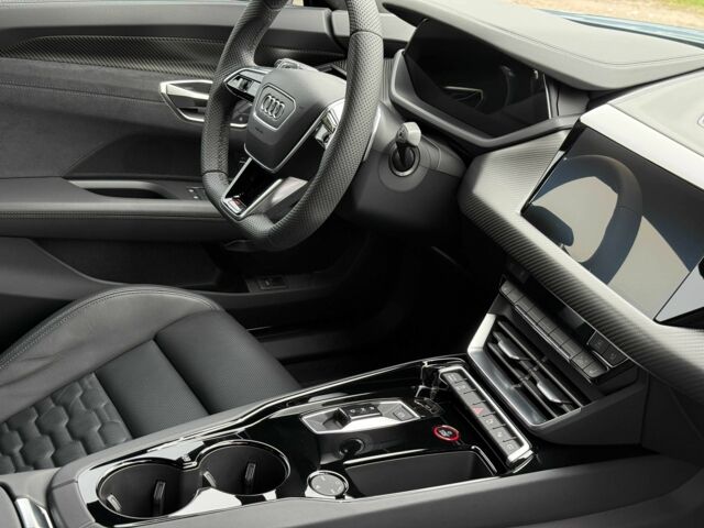 Сірий Ауді Інша, об'ємом двигуна 0 л та пробігом 7 тис. км за 78000 $, фото 21 на Automoto.ua