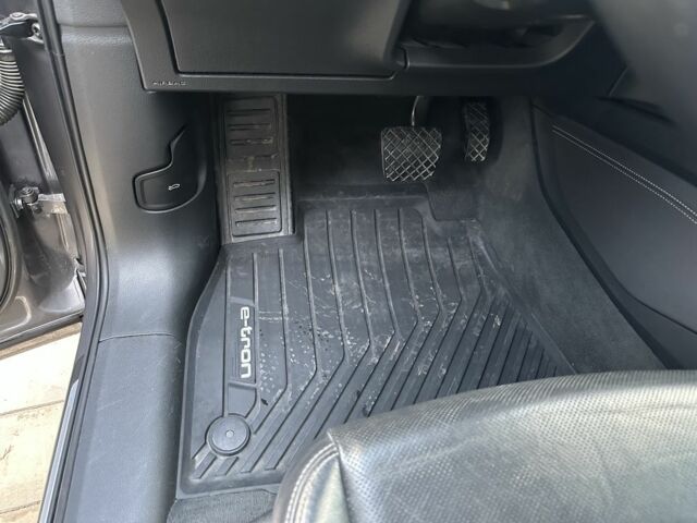 Серый Ауди Другая, объемом двигателя 0 л и пробегом 148 тыс. км за 29000 $, фото 13 на Automoto.ua