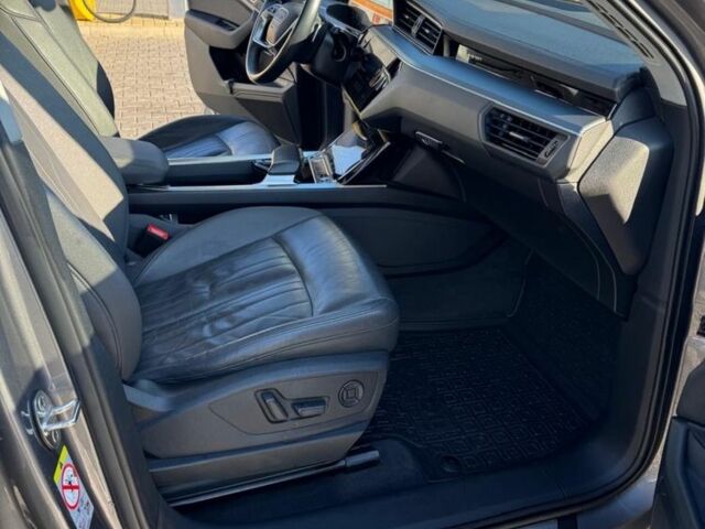 Сірий Ауді Інша, об'ємом двигуна 0 л та пробігом 221 тис. км за 19900 $, фото 3 на Automoto.ua