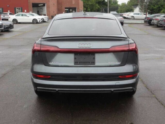 Сірий Ауді Інша, об'ємом двигуна 0 л та пробігом 13 тис. км за 37200 $, фото 6 на Automoto.ua