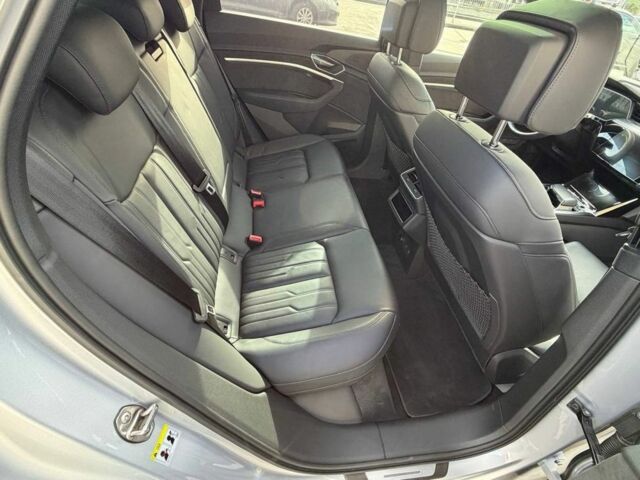 Серый Ауди Другая, объемом двигателя 0 л и пробегом 32 тыс. км за 41990 $, фото 5 на Automoto.ua