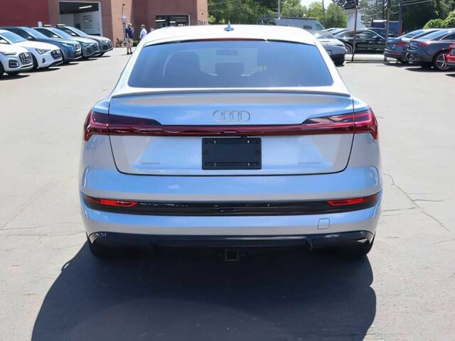 Сірий Ауді Інша, об'ємом двигуна 0 л та пробігом 12 тис. км за 20000 $, фото 4 на Automoto.ua