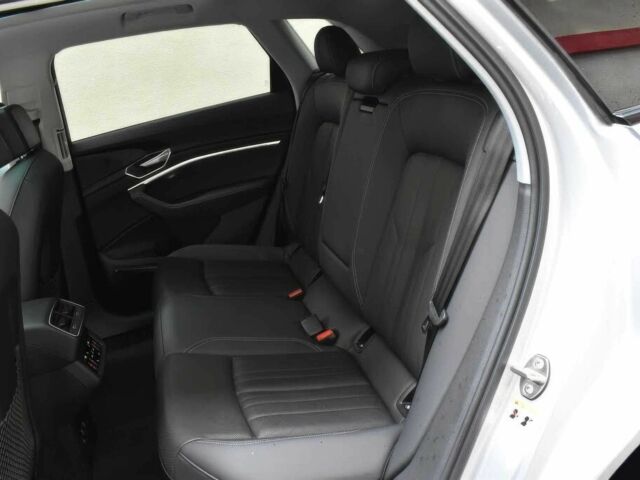 Сірий Ауді Інша, об'ємом двигуна 0 л та пробігом 21 тис. км за 27100 $, фото 14 на Automoto.ua