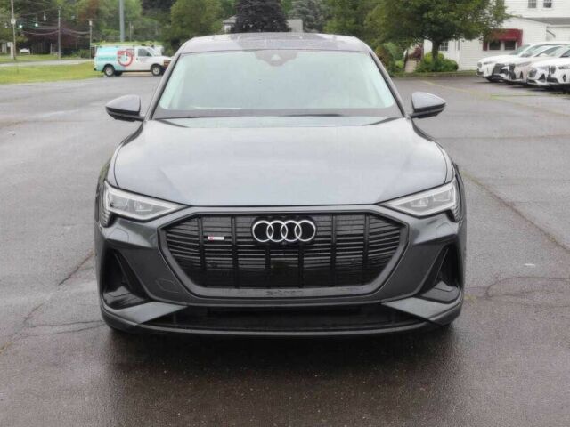 Сірий Ауді Інша, об'ємом двигуна 0 л та пробігом 13 тис. км за 37200 $, фото 1 на Automoto.ua