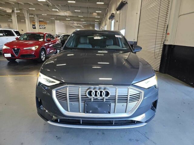 Сірий Ауді Інша, об'ємом двигуна 0 л та пробігом 86 тис. км за 25000 $, фото 1 на Automoto.ua