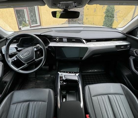 Сірий Ауді Інша, об'ємом двигуна 0 л та пробігом 5 тис. км за 37900 $, фото 7 на Automoto.ua