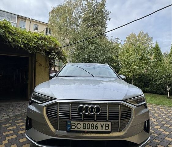 Сірий Ауді Інша, об'ємом двигуна 0 л та пробігом 5 тис. км за 37900 $, фото 4 на Automoto.ua