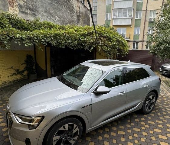 Сірий Ауді Інша, об'ємом двигуна 0 л та пробігом 5 тис. км за 37900 $, фото 2 на Automoto.ua