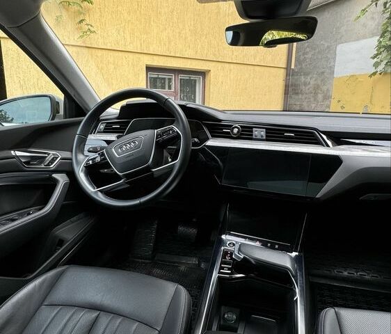 Сірий Ауді Інша, об'ємом двигуна 0 л та пробігом 5 тис. км за 37900 $, фото 5 на Automoto.ua