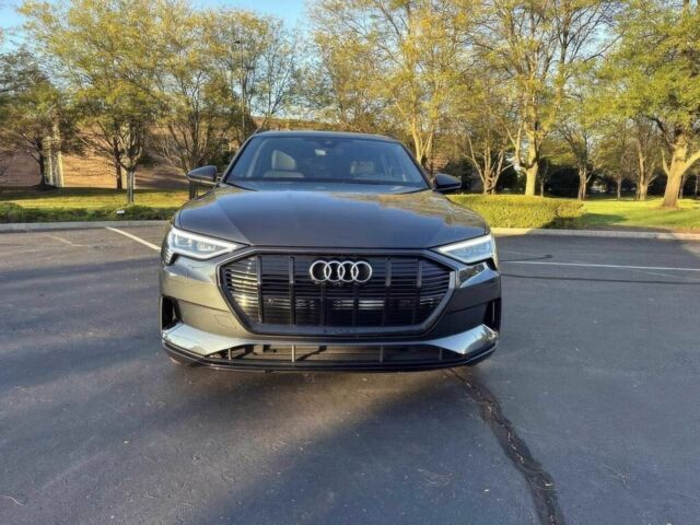 Сірий Ауді Інша, об'ємом двигуна 0 л та пробігом 18 тис. км за 20000 $, фото 1 на Automoto.ua