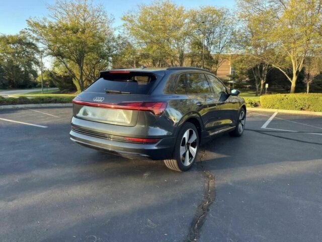 Сірий Ауді Інша, об'ємом двигуна 0 л та пробігом 18 тис. км за 20000 $, фото 5 на Automoto.ua