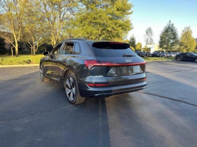 Сірий Ауді Інша, об'ємом двигуна 0 л та пробігом 18 тис. км за 20000 $, фото 4 на Automoto.ua