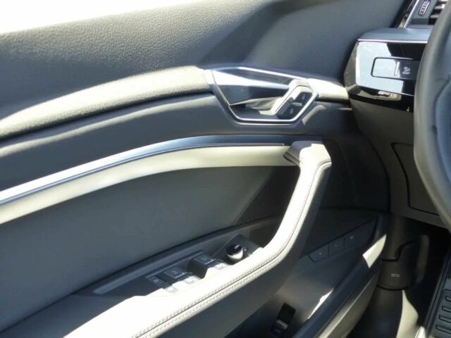 Серый Ауди Другая, объемом двигателя 0 л и пробегом 17 тыс. км за 31200 $, фото 6 на Automoto.ua