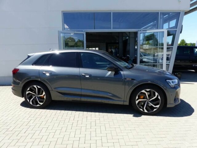 Серый Ауди Другая, объемом двигателя 0 л и пробегом 17 тыс. км за 31200 $, фото 4 на Automoto.ua