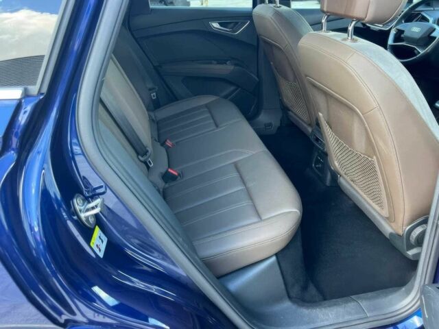 Синій Ауді Інша, об'ємом двигуна 0 л та пробігом 12 тис. км за 25000 $, фото 15 на Automoto.ua