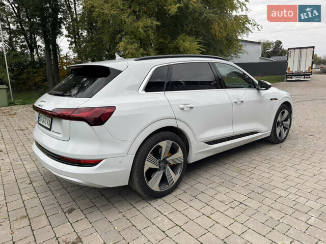 Белый Ауди E-Tron, объемом двигателя 0 л и пробегом 67 тыс. км за 31000 $, фото 1 на Automoto.ua