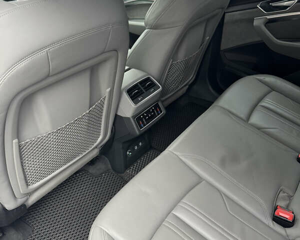 Белый Ауди E-Tron, объемом двигателя 0 л и пробегом 67 тыс. км за 31000 $, фото 32 на Automoto.ua