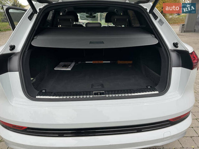 Белый Ауди E-Tron, объемом двигателя 0 л и пробегом 67 тыс. км за 31000 $, фото 22 на Automoto.ua