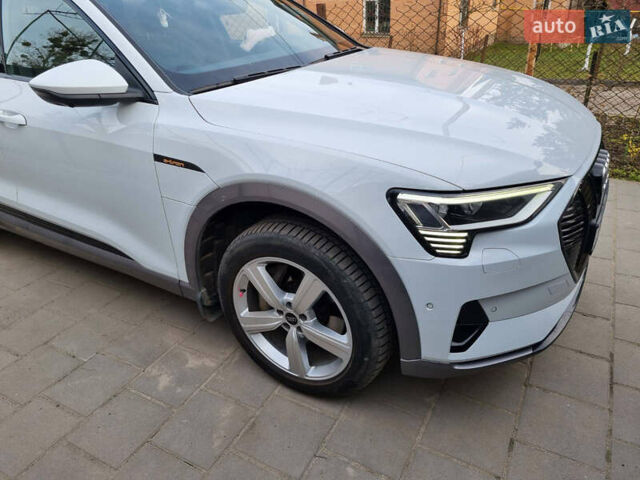 Білий Ауді E-Tron, об'ємом двигуна 0 л та пробігом 184 тис. км за 34500 $, фото 5 на Automoto.ua
