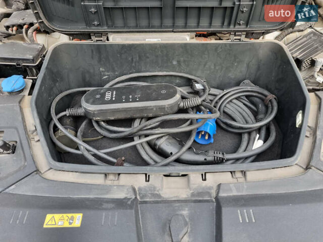 Білий Ауді E-Tron, об'ємом двигуна 0 л та пробігом 184 тис. км за 34500 $, фото 36 на Automoto.ua