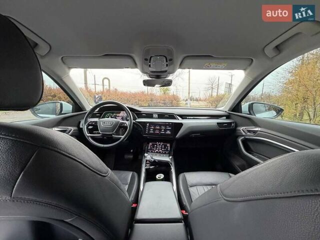 Белый Ауди E-Tron, объемом двигателя 0 л и пробегом 87 тыс. км за 28000 $, фото 49 на Automoto.ua