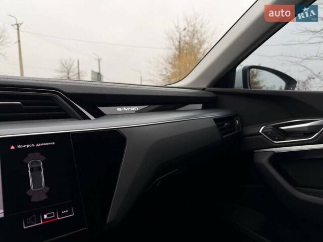 Белый Ауди E-Tron, объемом двигателя 0 л и пробегом 87 тыс. км за 28000 $, фото 70 на Automoto.ua