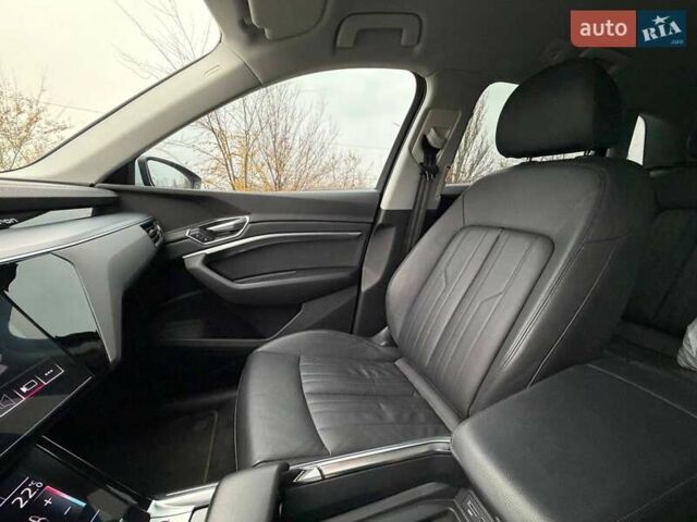 Белый Ауди E-Tron, объемом двигателя 0 л и пробегом 87 тыс. км за 28000 $, фото 72 на Automoto.ua