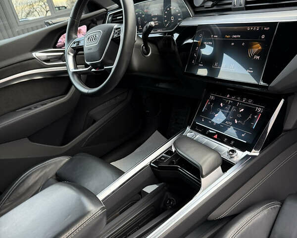 Белый Ауди E-Tron, объемом двигателя 0 л и пробегом 150 тыс. км за 28750 $, фото 35 на Automoto.ua