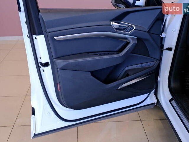 Белый Ауди E-Tron, объемом двигателя 0 л и пробегом 46 тыс. км за 31900 $, фото 45 на Automoto.ua