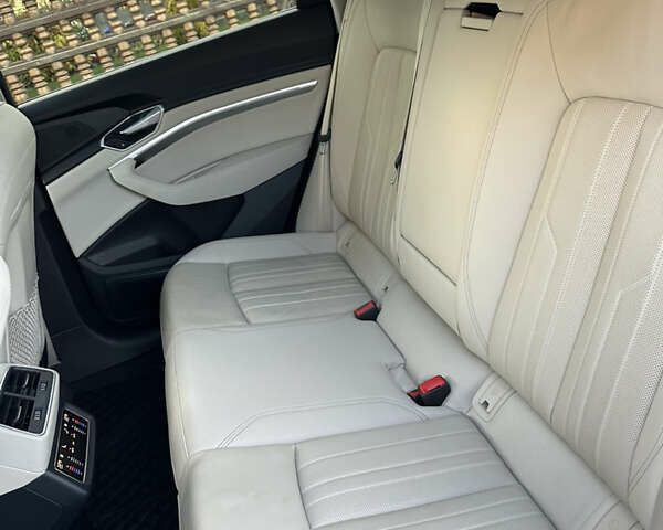 Ауди E-Tron 2019 в Львове на Automoto.ua Белый Ауди E-Tron, объемом двигателя 0 л и пробегом 72 тыс. км за 33000 $, фото 25 на Automoto.ua