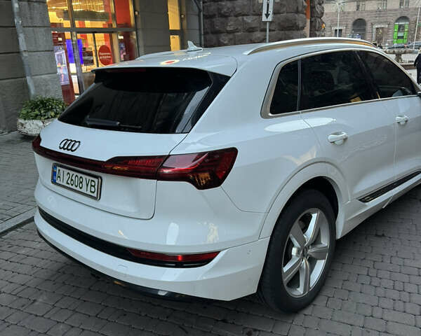 Белый Ауди E-Tron, объемом двигателя 0 л и пробегом 66 тыс. км за 26500 $, фото 7 на Automoto.ua
