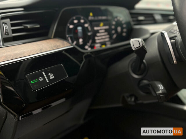 Белый Ауди E-Tron, объемом двигателя 95 л и пробегом 52 тыс. км за 33999 $, фото 12 на Automoto.ua