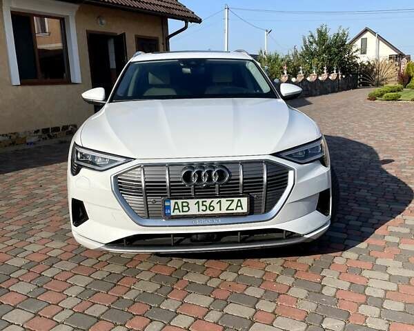 Белый Ауди E-Tron, объемом двигателя 0 л и пробегом 63 тыс. км за 39000 $, фото 16 на Automoto.ua