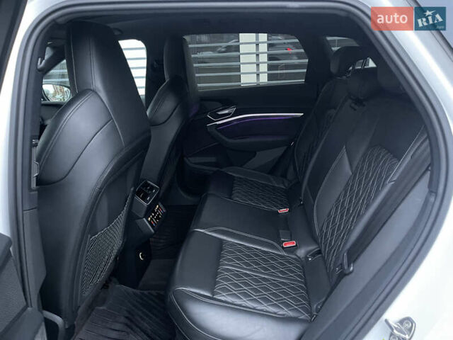 Білий Ауді E-Tron, об'ємом двигуна 0 л та пробігом 83 тис. км за 35000 $, фото 43 на Automoto.ua