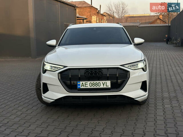 Білий Ауді E-Tron, об'ємом двигуна 0 л та пробігом 88 тис. км за 27500 $, фото 1 на Automoto.ua