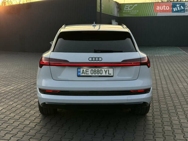 Білий Ауді E-Tron, об'ємом двигуна 0 л та пробігом 88 тис. км за 27500 $, фото 8 на Automoto.ua