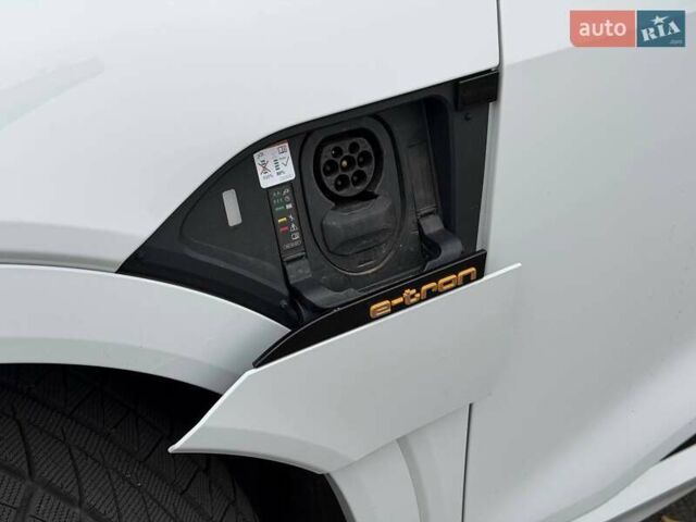Белый Ауди E-Tron, объемом двигателя 0 л и пробегом 87 тыс. км за 28000 $, фото 10 на Automoto.ua