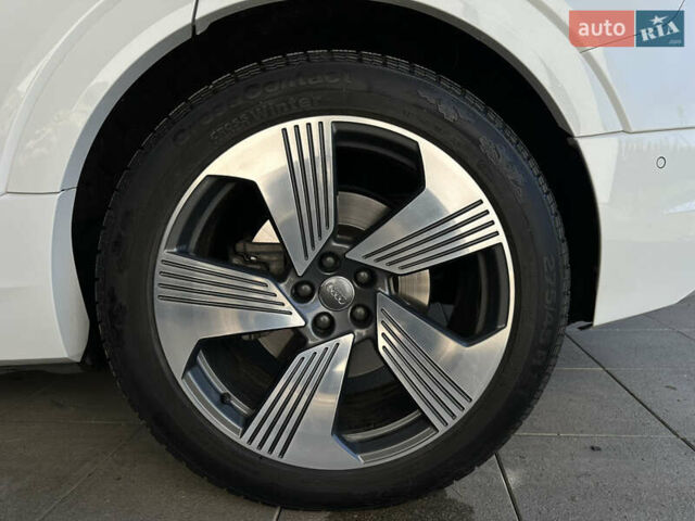 Белый Ауди E-Tron, объемом двигателя 0 л и пробегом 84 тыс. км за 29500 $, фото 12 на Automoto.ua