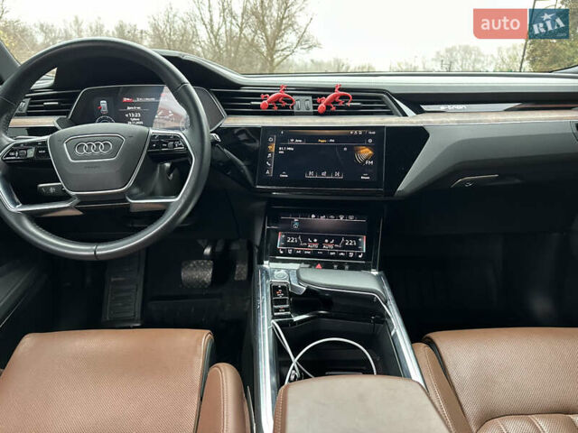 Белый Ауди E-Tron, объемом двигателя 0 л и пробегом 49 тыс. км за 33900 $, фото 12 на Automoto.ua