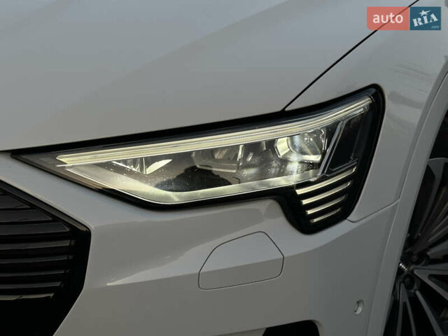 Білий Ауді E-Tron, об'ємом двигуна 0 л та пробігом 88 тис. км за 27500 $, фото 10 на Automoto.ua