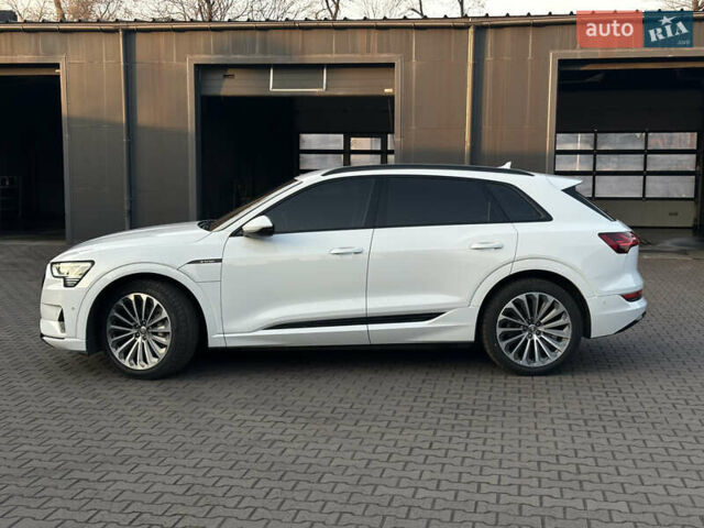 Білий Ауді E-Tron, об'ємом двигуна 0 л та пробігом 88 тис. км за 27500 $, фото 4 на Automoto.ua