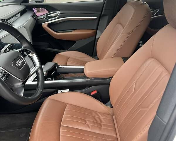 Белый Ауди E-Tron, объемом двигателя 0 л и пробегом 116 тыс. км за 27900 $, фото 21 на Automoto.ua