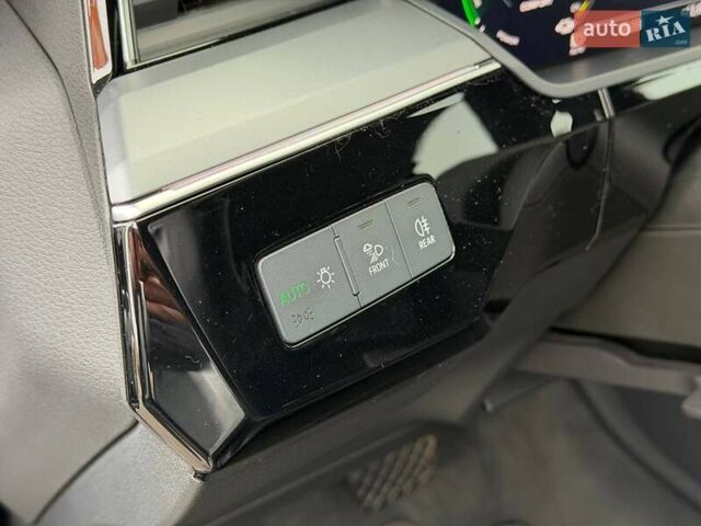 Белый Ауди E-Tron, объемом двигателя 0 л и пробегом 87 тыс. км за 28000 $, фото 44 на Automoto.ua