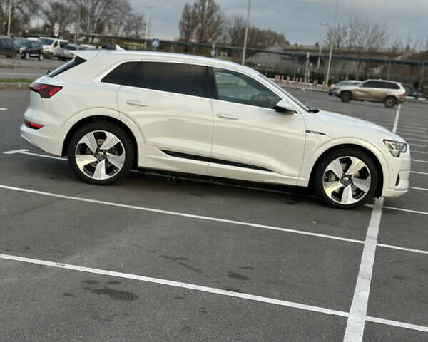 Белый Ауди E-Tron, объемом двигателя 0 л и пробегом 110 тыс. км за 31000 $, фото 4 на Automoto.ua