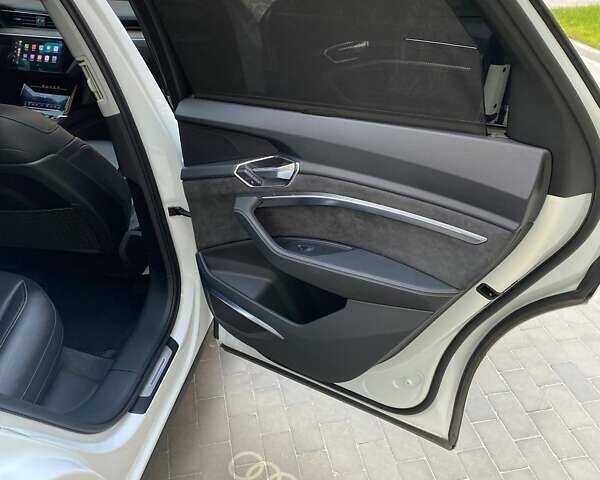 Белый Ауди E-Tron, объемом двигателя 0 л и пробегом 106 тыс. км за 32000 $, фото 18 на Automoto.ua