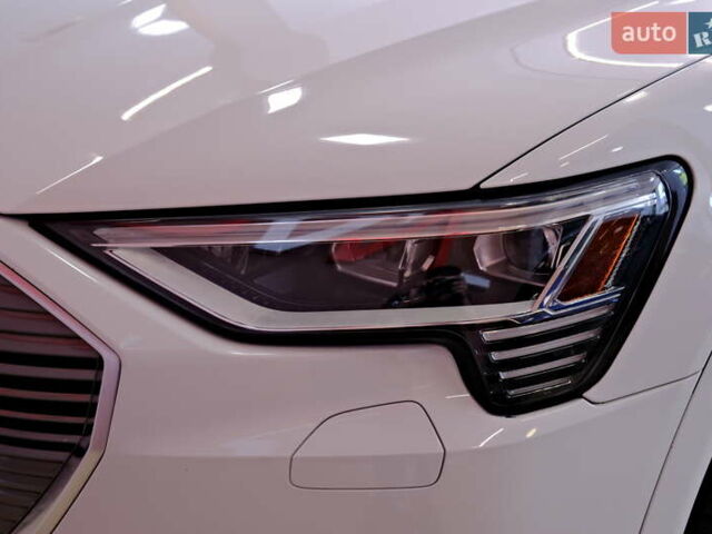 Белый Ауди E-Tron, объемом двигателя 0 л и пробегом 46 тыс. км за 31900 $, фото 29 на Automoto.ua