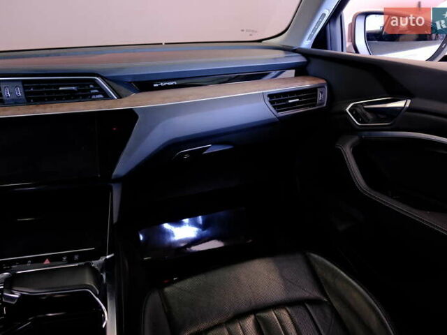 Белый Ауди E-Tron, объемом двигателя 0 л и пробегом 46 тыс. км за 31900 $, фото 65 на Automoto.ua