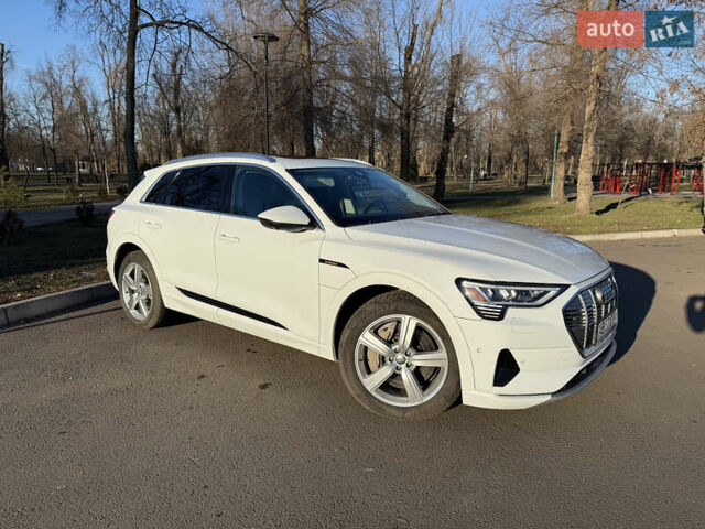 Белый Ауди E-Tron, объемом двигателя 0 л и пробегом 120 тыс. км за 29000 $, фото 11 на Automoto.ua
