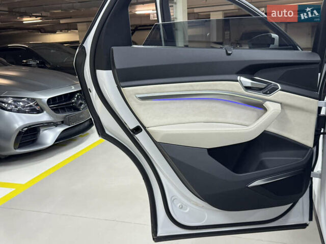 Білий Ауді E-Tron, об'ємом двигуна 0 л та пробігом 36 тис. км за 35000 $, фото 64 на Automoto.ua